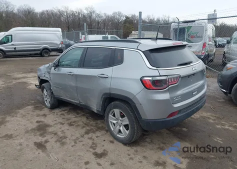 2022 Jeep Compass Latitude 4X4 z USA, uszkodzony, nr VIN 3C4NJDBB7NT168589